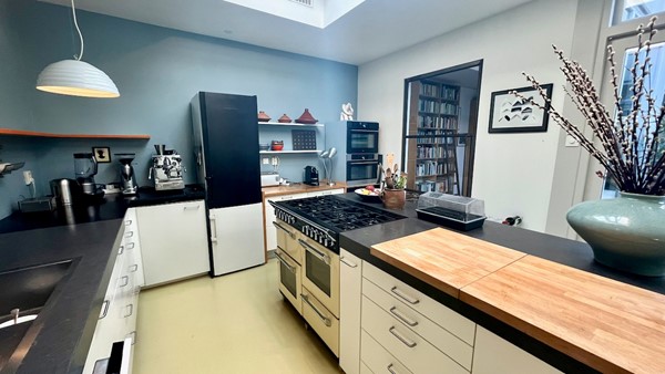 Medium property photo - Lange Beestenmarkt, 2512 ED The Hague